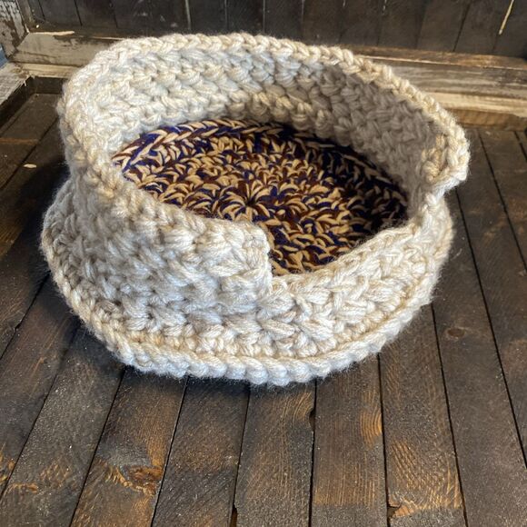 Small Handmade Crochet Round Cat Dog Bed Warm Snuggle Padded Beige - Picture 2 of 9
